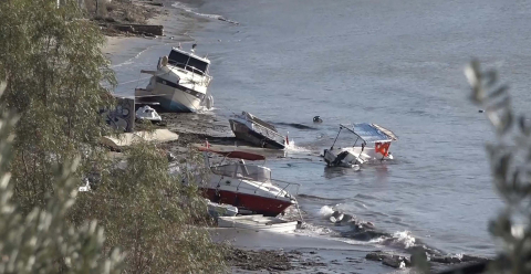 Kuşadası'nda sağanak ve kuvvetli fırtına etkili oldu