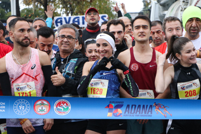Sağanak altında 3 bin kişi Kurtuluş Yarı Maratonu’nda koştu