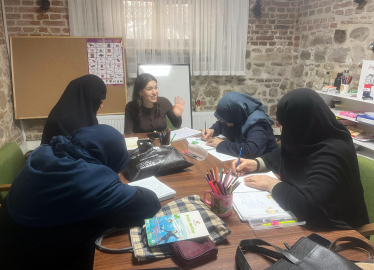 Muhtar Gülden, mahallesindeki kadınlara hayalini kurduğu 'okuma yazma' kursu açtı