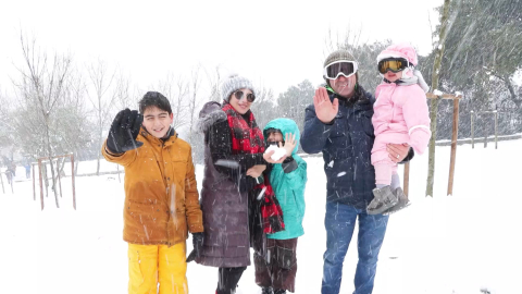 İstanbul- Çamlıca Tepesi beyaza büründü; çocuklar kar yağışının keyfini çıkardı