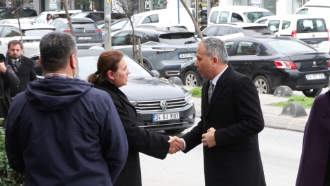 İstanbul – Bakan Yerlikaya, Güngören’de öldürülen Atlas Çağlayan’ın ailesine taziye ziyaretinde bulundu / Geniş haber
