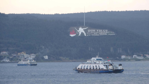 Bozcaada ve Gökçeada'da feribot seferlerine fırtına engeli