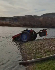 Kırıkkale'de traktör Kızılırmak'a düştü