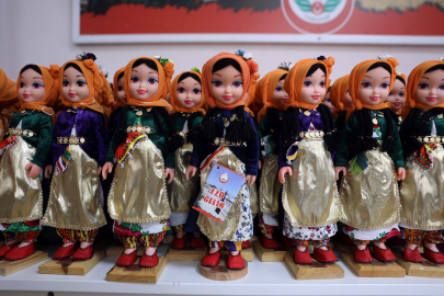 Kadınlar, ‘Ezo Gelin’ bebekler üretip aile ekonomisine katkı sağlıyor