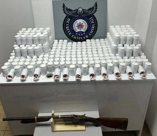 Aracında 17 bin sentetik hap ele geçirilen şüpheliye gözaltı