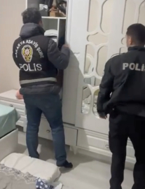 Kendisini polis ve savcı olarak tanıtıp dolandırıcılık yapan şüpheli tutuklandı