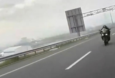 Bakan Yerlikaya: Otoyolda aşırı hız yapan motosiklet sürücüsü yakalandı