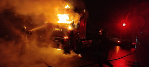 Şanlıurfa’da TIR alev alev yandı