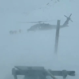 Yolu kapalı köydeki hasta jandarma helikopteriyle hastaneye ulaştırıldı