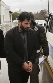 Boşanma aşamasındaki eşi evdeki eşyaları kırıp, darbetti; ‘Benim ve çocuklarımın can güvenliği yok’ / Ek fotoğraf