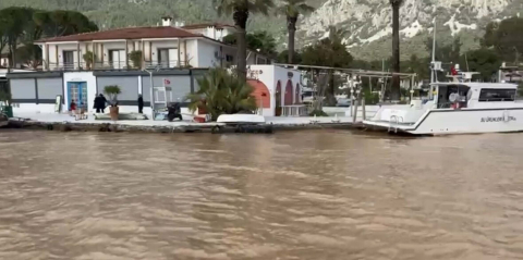 'Sakin Şehir'de denizin rengi değişti