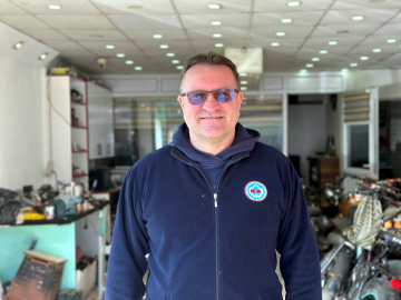 Oto yıkama işi yaptığı sanayide, hobisini geliştirip elektrikli bisiklet tamir ustası oldu