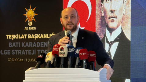 AK Parti’li Büyükgümüş: Özgür Özel bir gün davanın savcısı, bir gün avukatı oluyor