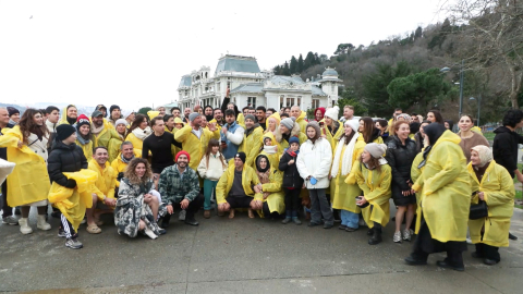 İstanbul - Beşiktaş'ta kansere dikkat için 100 kişiyle denize girdiler