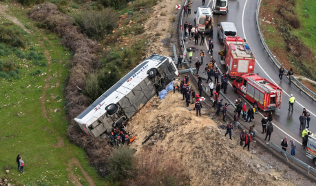 Antalya'da yolcu otobüsü devrildi; 8 ölü, 26 yaralı / Ek fotoğraflar