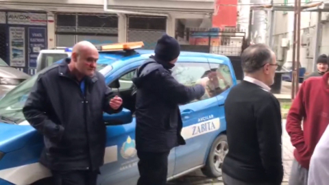 İstanbul- Avcılar'da kaldırıma park edilen aracın fotoğrafını çeken zabıtaya yumruklu saldırı