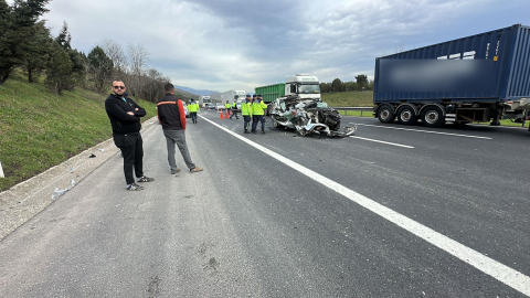 Otoyolda cip, TIR’a arkadan çarptı: 1 ölü 1 yaralı