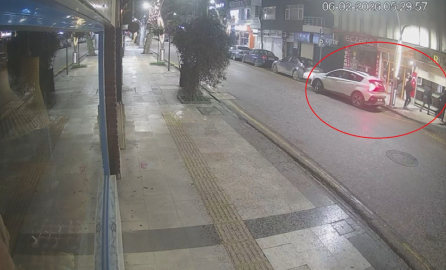 Kepenk kumandasını yedekledikleri kuyumcu dükkanına girip 1,5 kilo altını çaldılar