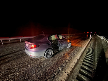 Manisa’da kaza yapan otomobile başka bir otomobil çarptı;  2 yaralı