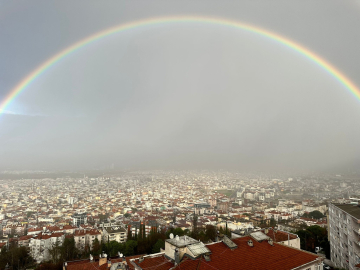 Bursa'da görsel şölen; gökkuşağı kenti 'kar küresine' çevirdi