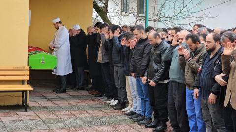 Su basan kaçak ocakta ölen madenci, toprağa verildi