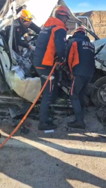 Kayseri'de öğrenci servisi, TIR'a arkadan çarptı: 1 ölü, 7 yaralı