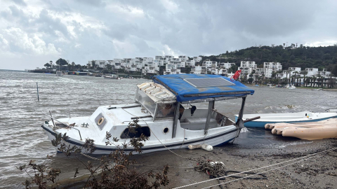 Bodrum'da sağanak; yollar trafiğe kapandı, iş yerlerini su bastı (2)