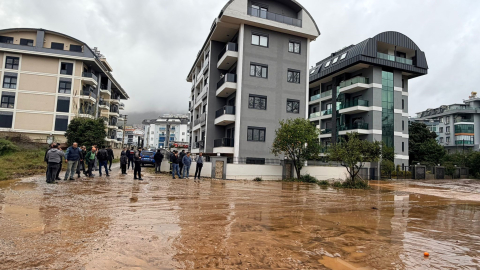 Antalya'yı sağanak vurdu; 7 ilçede okullar tatil edildi / Ek fotoğraflar