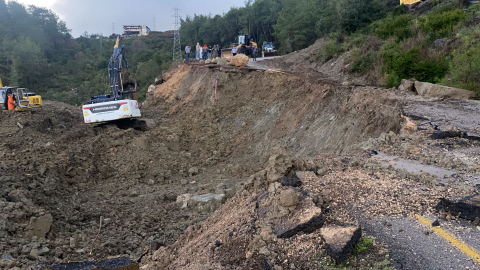 Antalya'yı sağanak vurdu; 7 ilçede okullar tatil edildi (7)