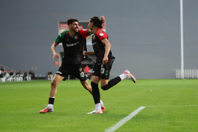 Karşıyaka - İzmir Çoruhlu FK: 3-1