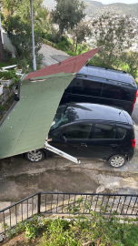 Bodrum’da fırtına etkili oldu ağaçlar devrildi, tekne karaya oturdu (2)