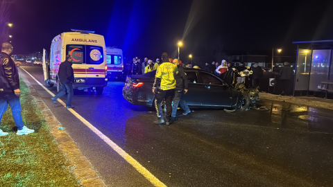 Otomobilin çarptığı özel halk otobüsü devrildi: 5 yaralı