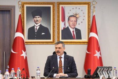 Bakan Çiftçi, birim amirleriyle bir araya geldi