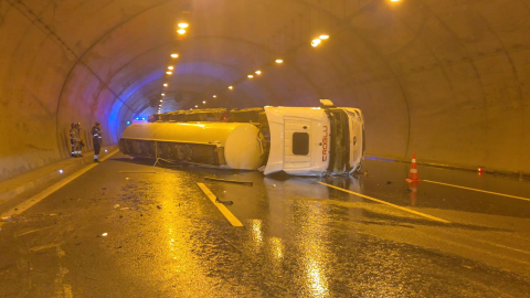 İstanbul - Kuzey Marmara Otoyolu'nda tünelde tanker devrildi; trafik yoğunluğu oluştu-2 / Havadan görüntüyle
