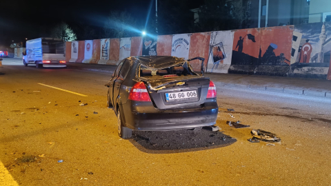 Bingöl’de otomobil refüje çarpıp takla attı: 2 yaralı