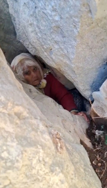 Hayvan otlatmaya çıkıp kayboldu, kayalıklardaki yarığa düşüp halde bulundu
