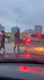 İstanbul - Pendik'te tartıştığı sürücüyü kolundan tutup otomobilden indirmeye çalıştı