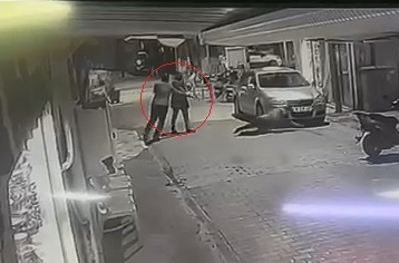 Bursa'da 1 kişinin yaralandığı silahlı kavga kamerada