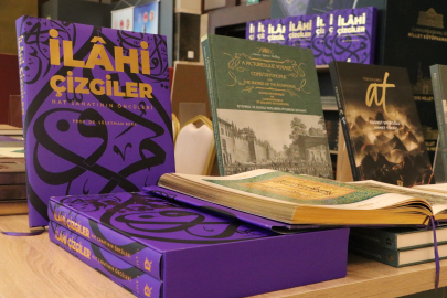 Demirören Yayınları, ‘Külliye'de Ramazan’ etkinliklerinde stantta ziyaretçilerini ağırlamaya devam ediyor