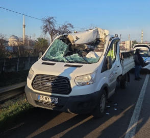 TIR'daki beton bloka kamyonet çarptı; 1 ölü, 1 yaralı