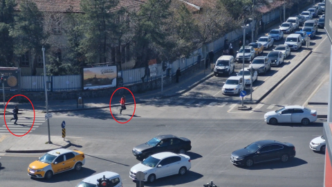 Tabanca ile kovaladığı husumetlisine peş peşe ateş etti; o anlar kamerada