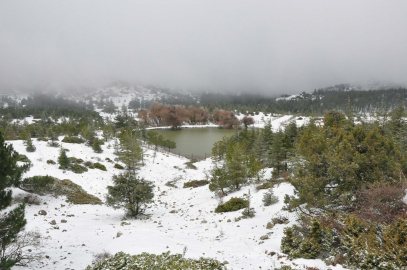 Spil Dağı, beyaz örtüyle kaplandı