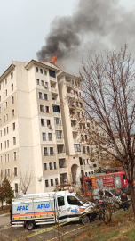 Batman'da 9 katlı binada yangın; 21 kişi dumandan etkilendi