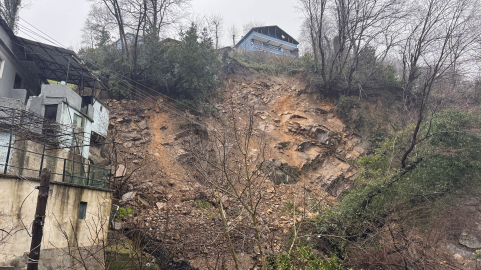 Zonguldak'ta heyelan; 3 ev etkilendi