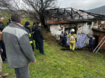 Evlerinde yangın çıkan çift öldü (2)
