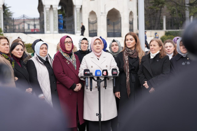 İstanbul- AK Kadın Kollarından 28 Şubat'ın yıl dönümünde Beyazıt Meydanı'nda basın açıklaması