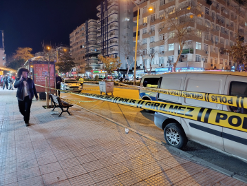 Otobüs beklerken husumetlisinin silahlı saldırısında ağır yaralandı