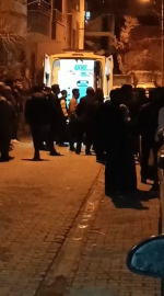 Annesini aldattığını iddia ettiği babasını öldürdü