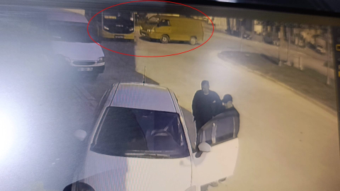 Minibüs, özel halk otobüsüne yandan çarptı: 3 yaralı