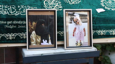 İstanbul - Zeytinburnu'nda denizde ölü bulunan anne ve kızı son yolculuğuna uğurlandı